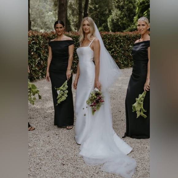 Chosen By KYHA Arta Wedding Dress - Picture 1 of 9